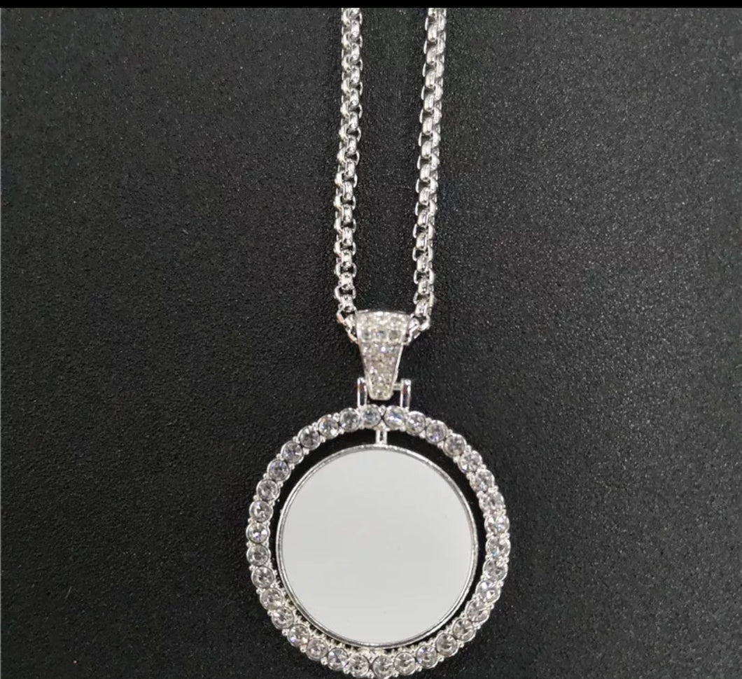 Circle Pendant with chain